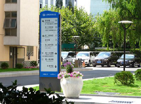 东兰哪些因素影响宣传栏的制作？